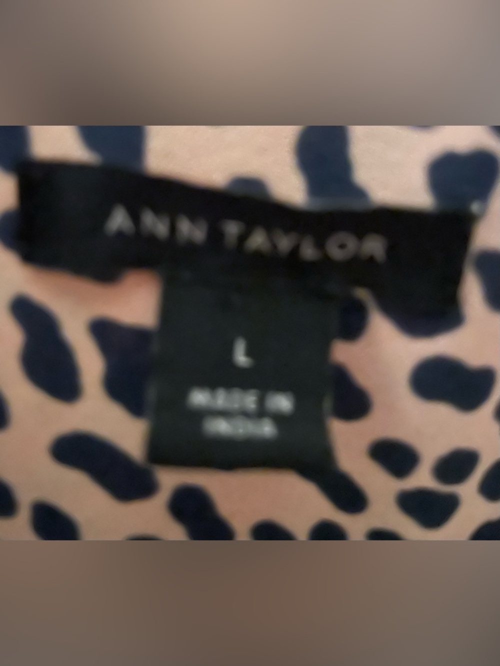 Ann Taylor Tan/Black Cheetah Print Shirt Dress W/shirt tail
No Belt.
EUC - Picture 5 of 7